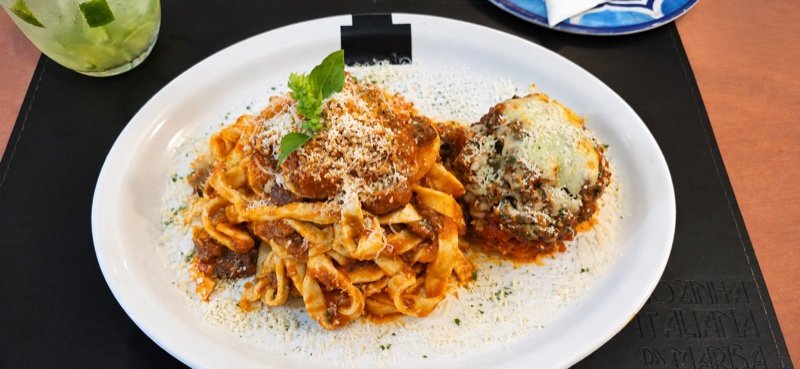 Restaurant Cozinha Italiana da Marisa à Lençóis, pâtes fraîches maison et cuisine ouverte