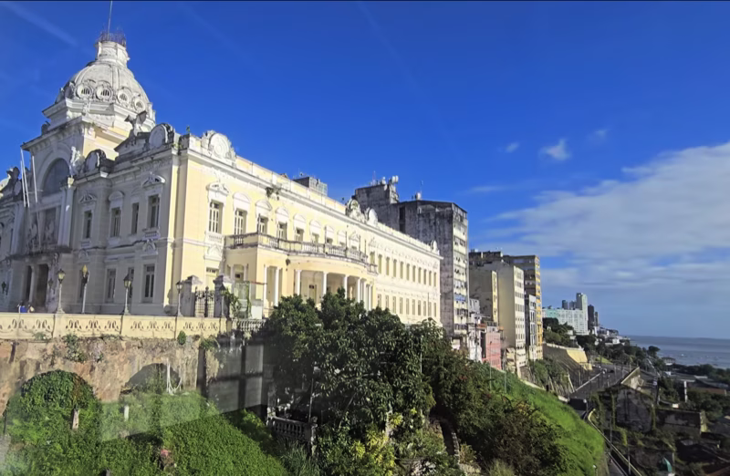 Elevador Lacerda et vue sur Salvador de Bahia